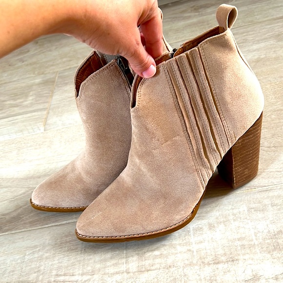 NWOT Beast Fashion Side Detail Faux Suede Taupe Booties - Picture 1 of 8